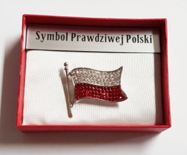 Broszka Patriotyczna Flaga Polski – grawerowany. Prezent dla kobiety. 3x3cm-1412