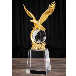 042L luksusowa kryształowa statuetka orzeł na kuli ziemskiej 24cm